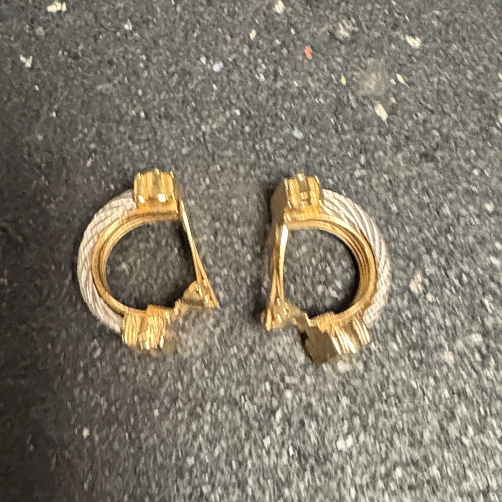 80s/90s Gold and Silver Cable Clip Earrings - Picture 5 of 5